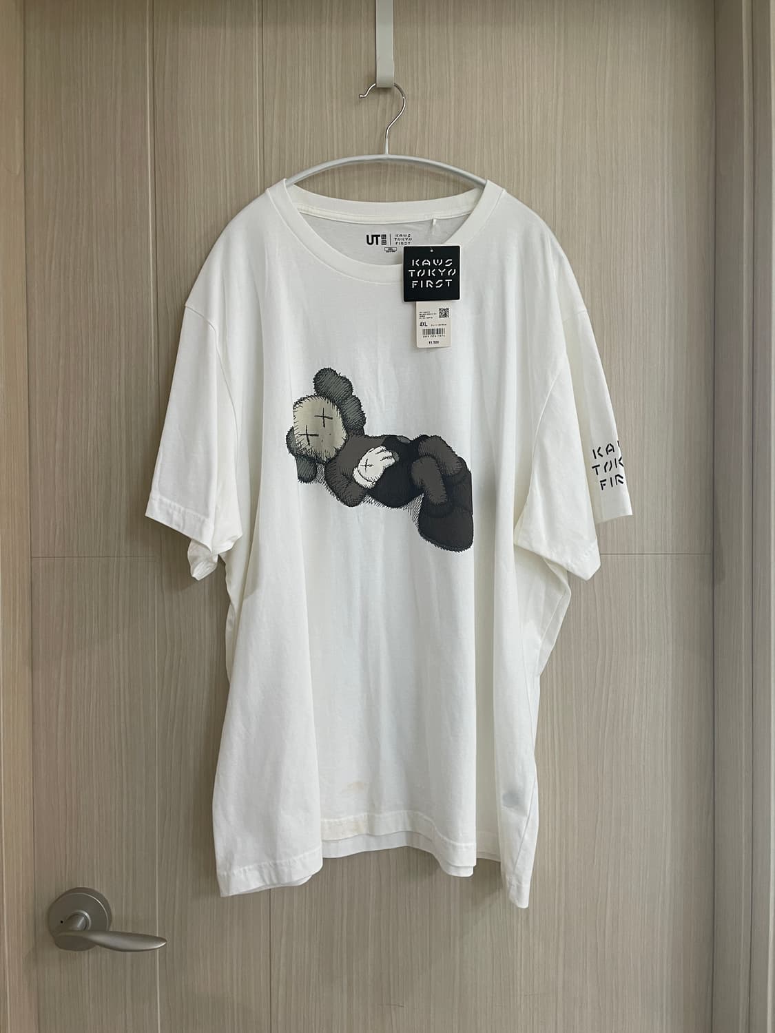 유니클로 x 카우스 도쿄 퍼스트 티셔츠 화이트 / 4XL 상품이미지1