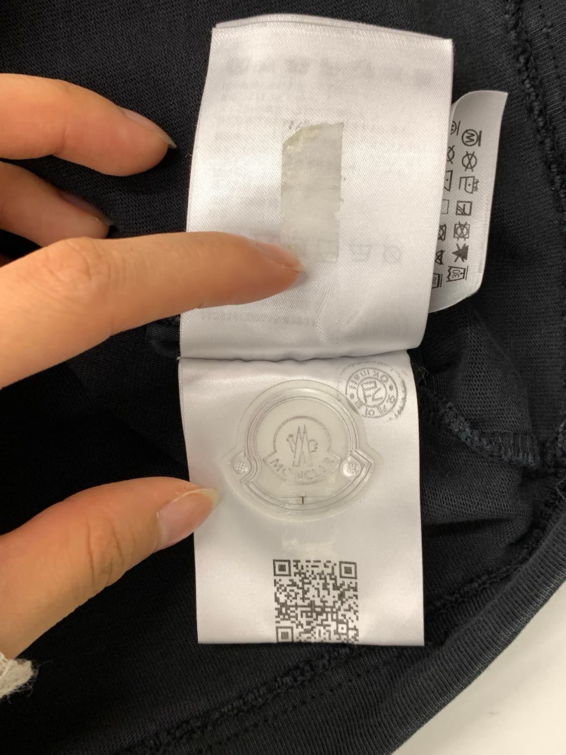 Moncler 몽클레어 블랙 로고 반팔 티셔츠 상품이미지7
