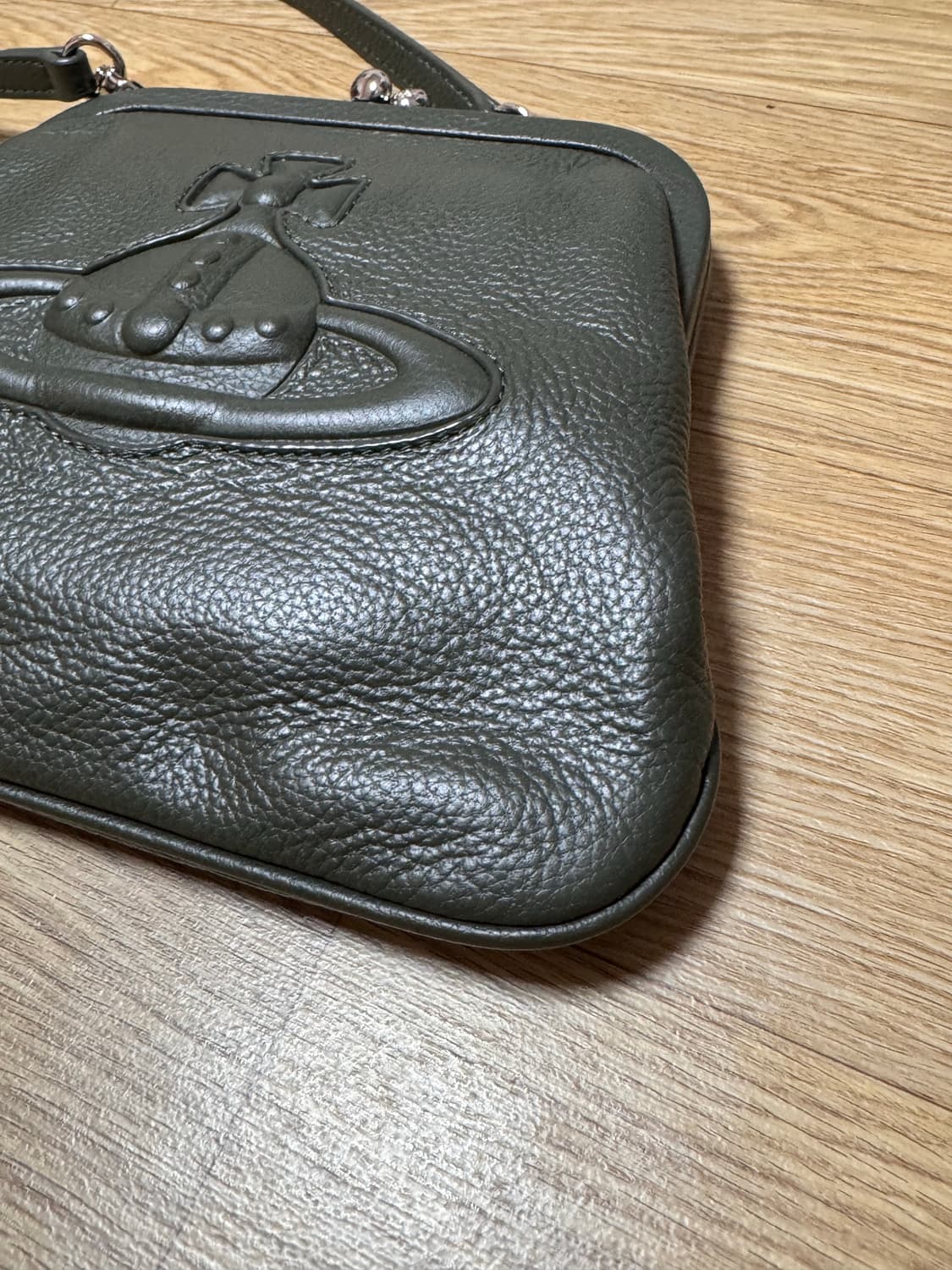 비비안웨스트우드 클러치 숄더백 그린 카키 상품이미지4