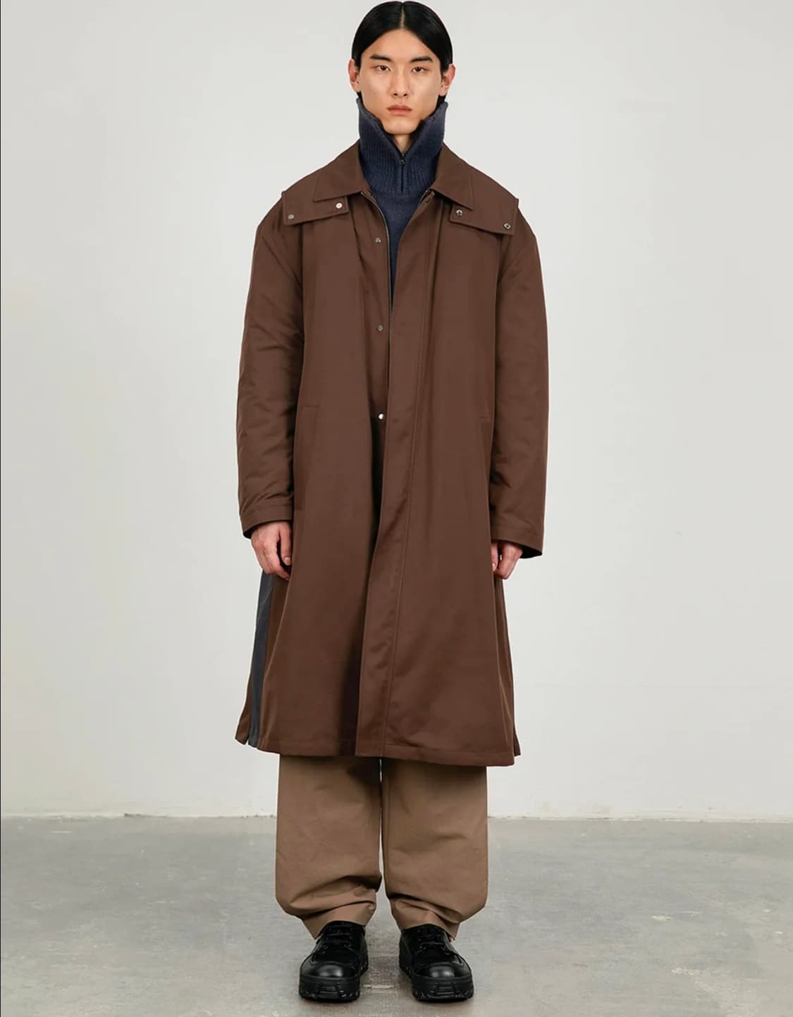 아모멘토 23fw 오버사이즈 패디드 트렌티 코트 상품이미지1