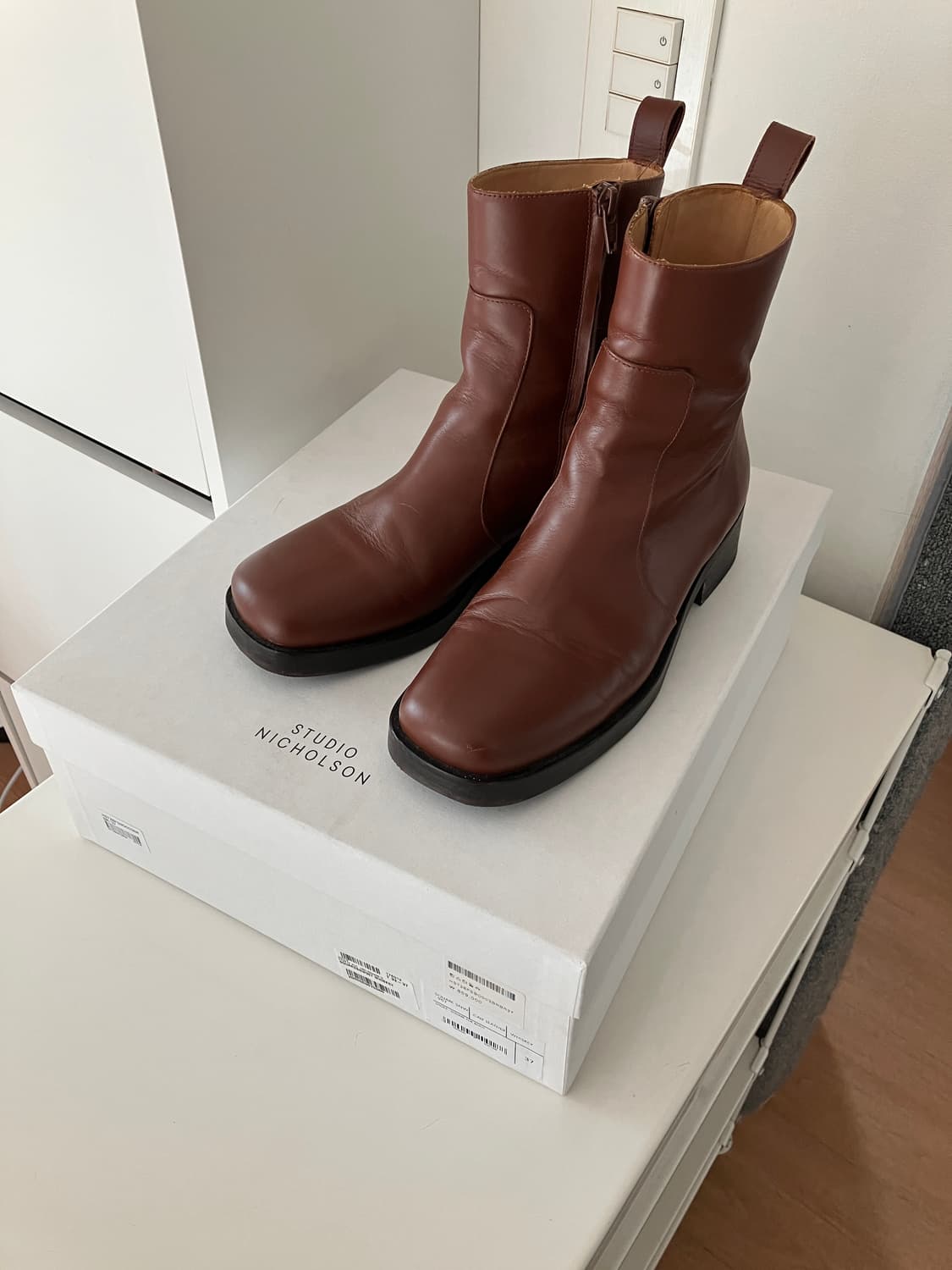 studio nicholson 스퀘어토 첼시 부츠 상품이미지2