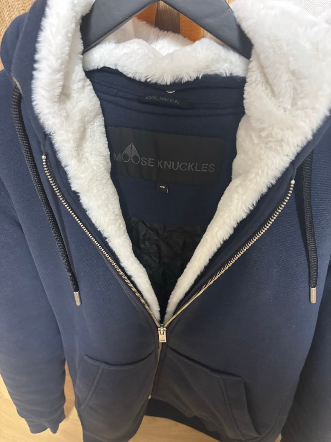 무스너클 버니스웨터 판매 합니다 상품이미지1