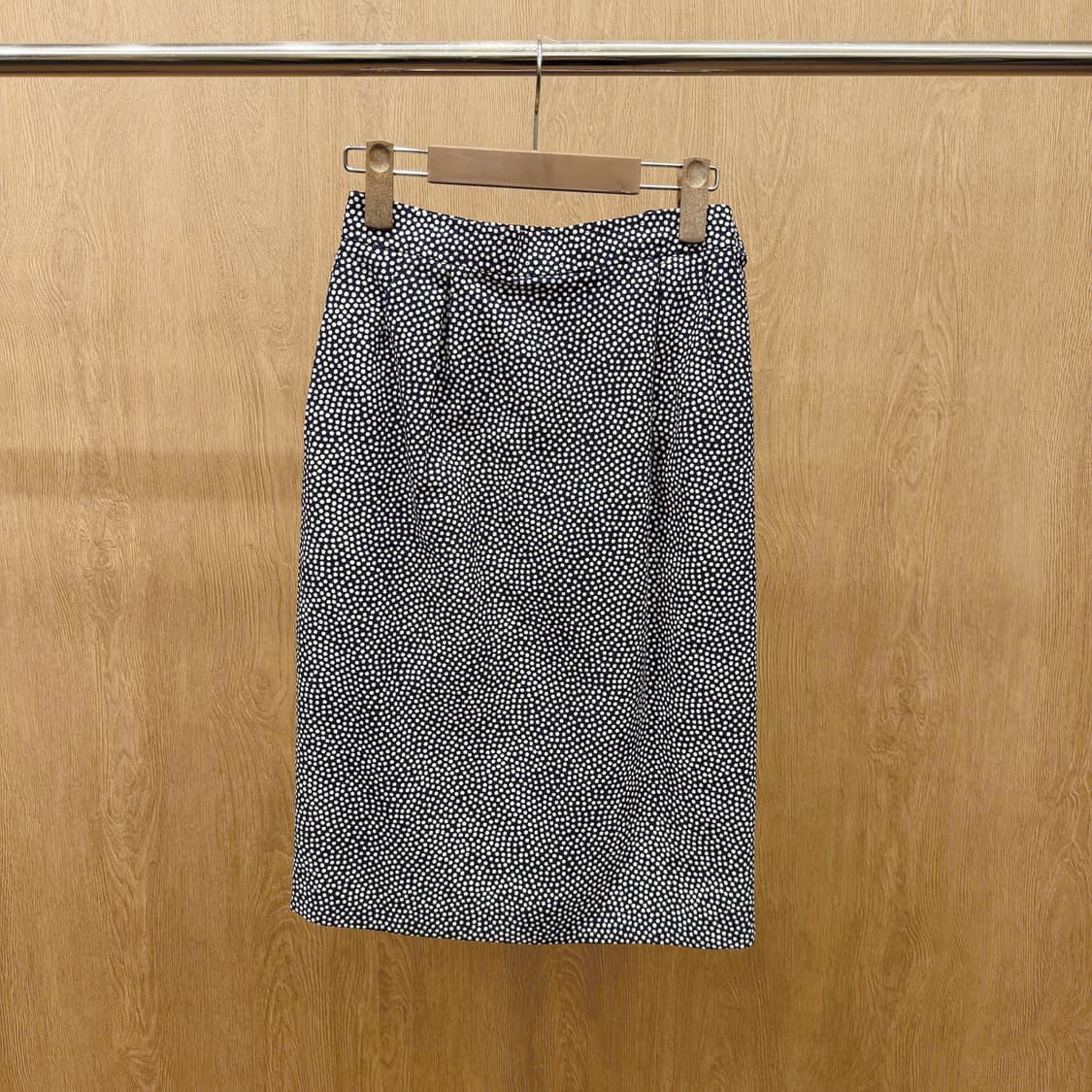 입생로랑 반팔 자켓 H라인 미디 스커트 셋업 도트 패턴 디테일 네이비 상품이미지7