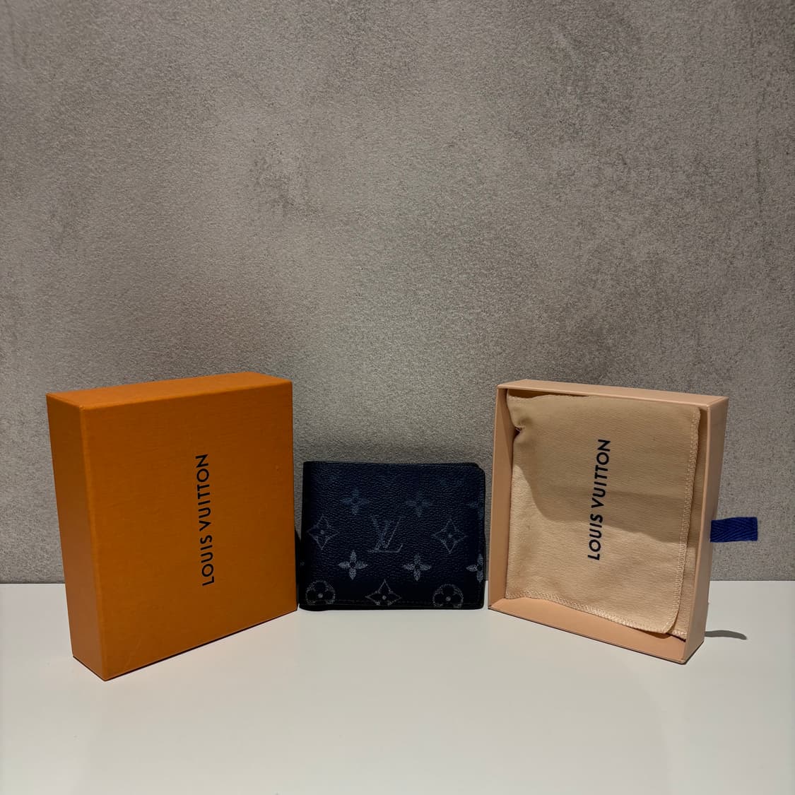 A+ / OS 루이비통 그라데이션 반지갑 블루 상품이미지3