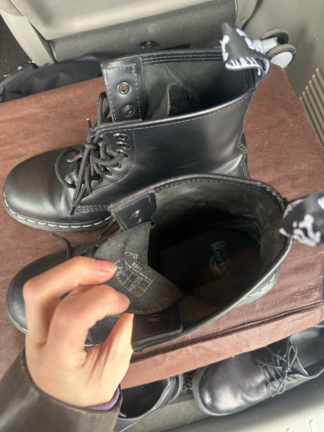 닥터마틴 블랙 화이트 스티치 부츠 270 상품이미지4