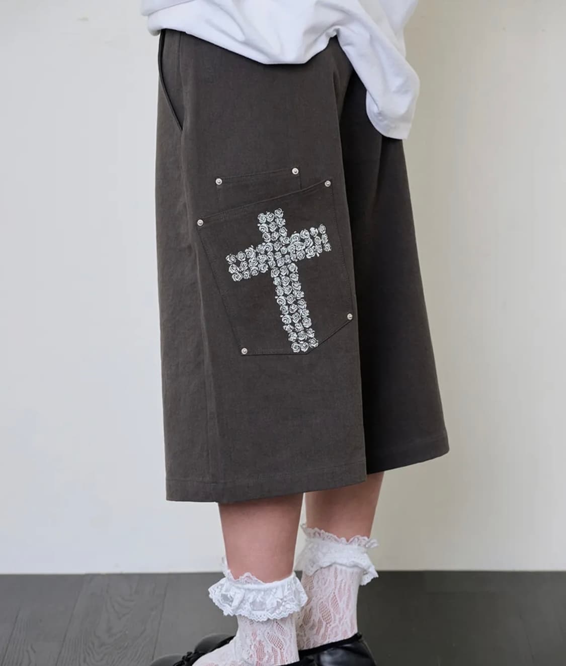 CROSS POCKET BERMUDA PANTS - CHARCOAL 상품이미지2