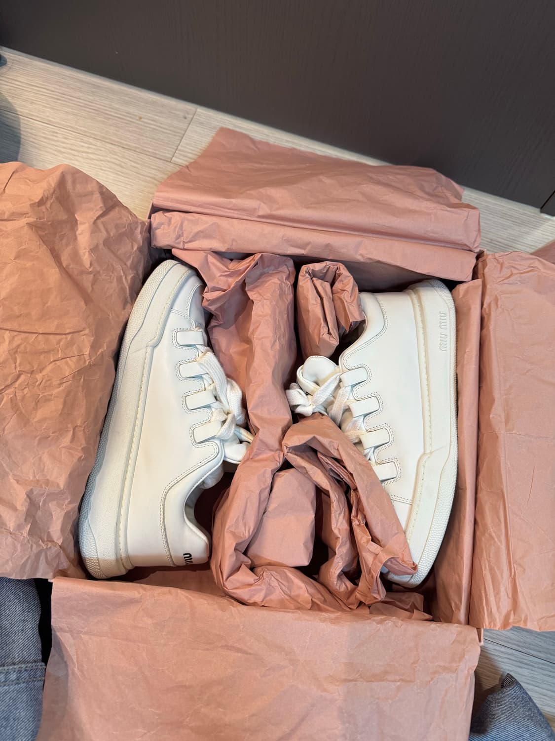 미우미우 화이트 스니커즈 38사이즈(정품) 상품이미지5