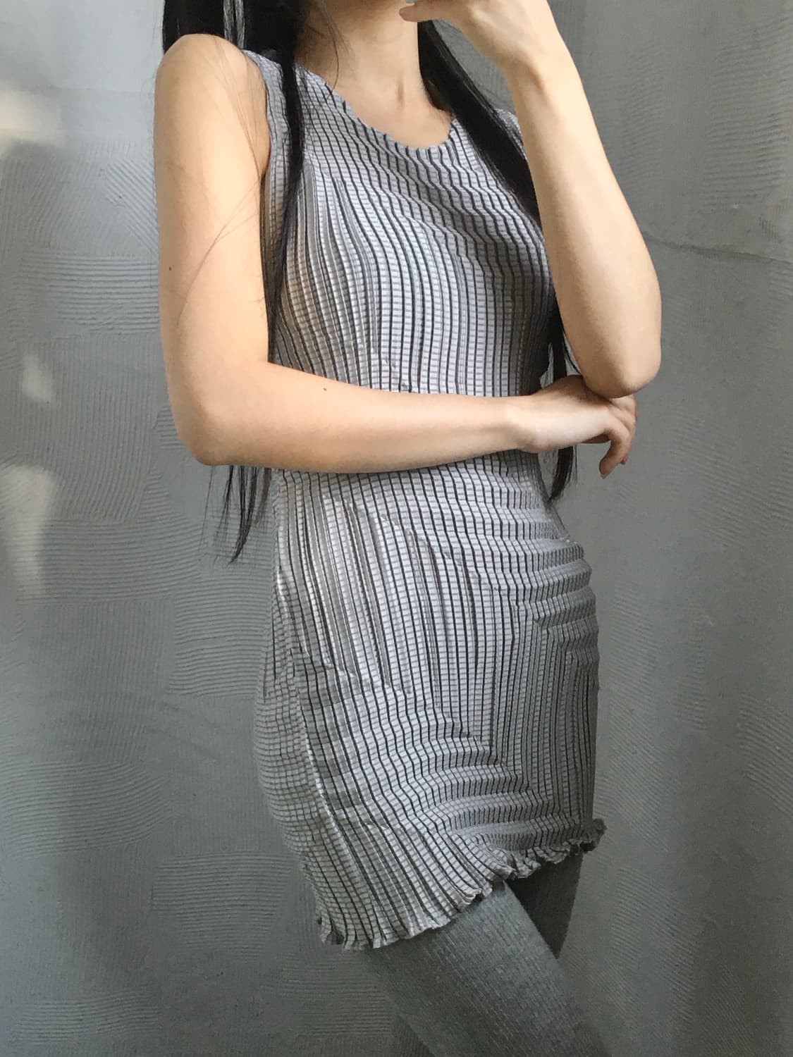 Issey Miyake 이세이미야케 그레이 플리츠 슬리브리스 상품이미지1