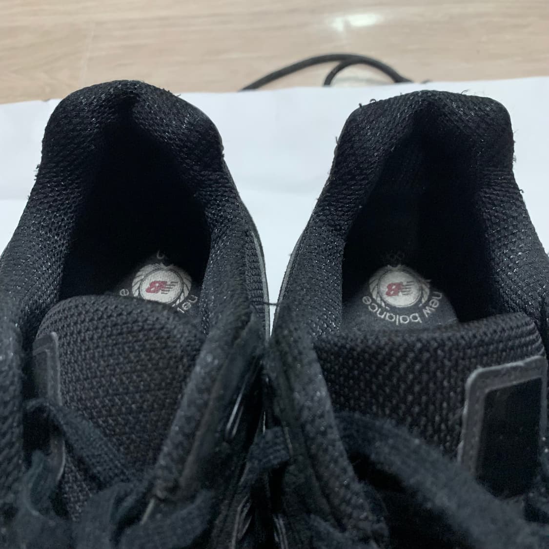 뉴발란스 990v4 트리플 블랙 275 상품이미지2