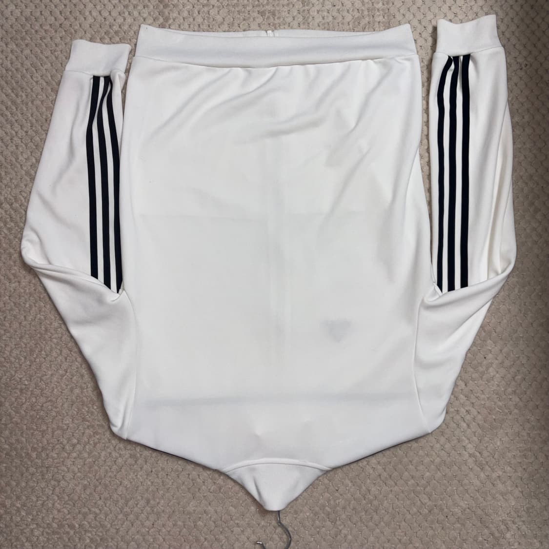 아디다스 3S 레귤러 핏 더블 니트  (크림 최근거래가 390,000 상품이미지9