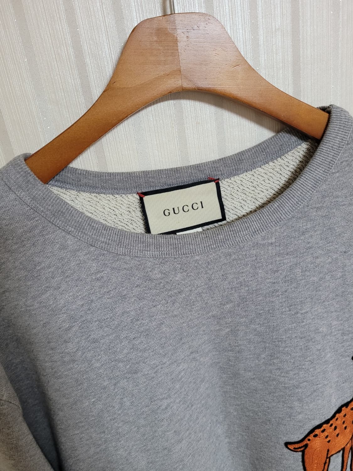 구찌 그레이 GG 사슴 패치 맨투맨 M 상품이미지2