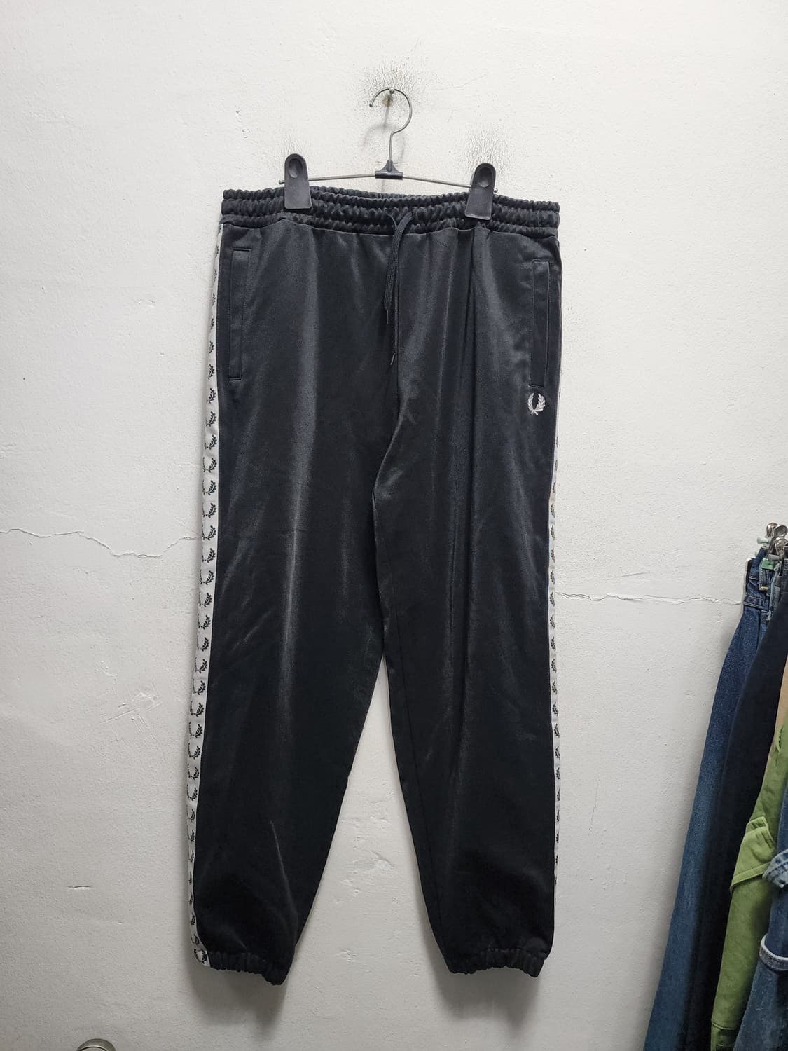 프레드페리 사이드라인 트랙팬츠  상품이미지1