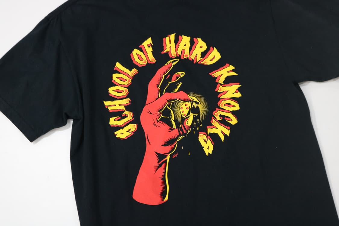SCHOOL OF HARD KNOCKS 그래픽 블랙 반팔 티셔츠 (L) 상품이미지3