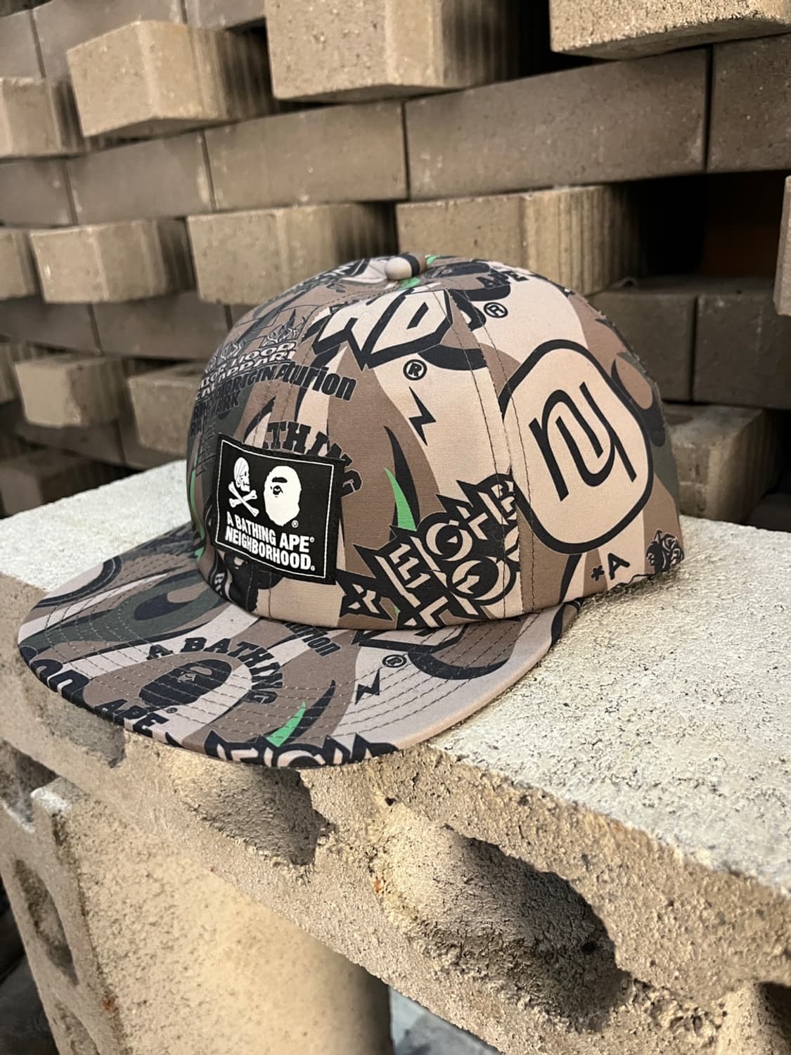 베이프 x 네이버후드 그래픽 스냅백 캡 상품이미지3