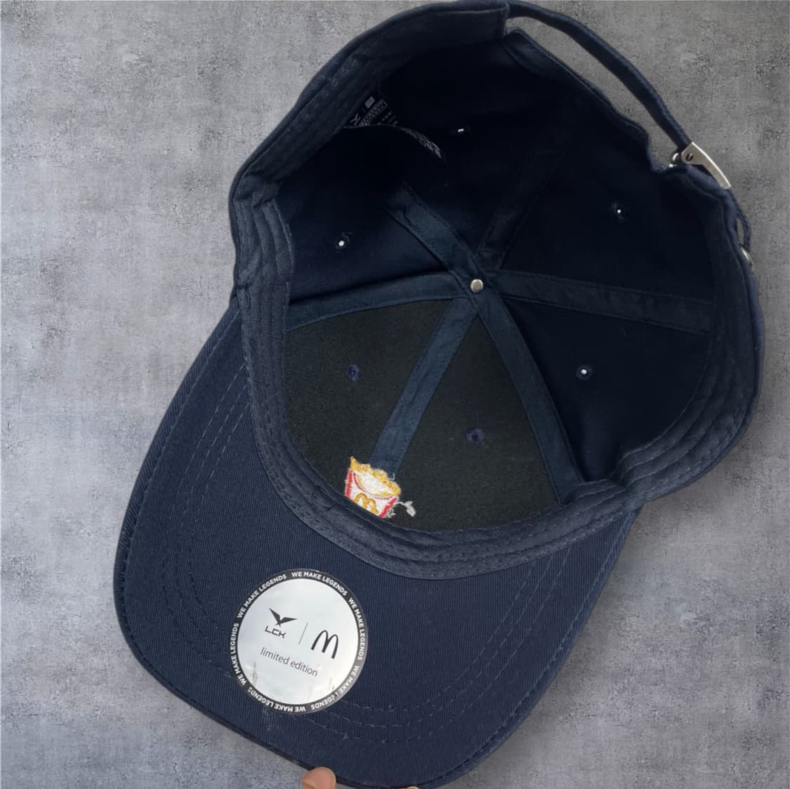 맥도날드 x LCK 콜라보 한정판 네이비 볼캡 모자 상품이미지6