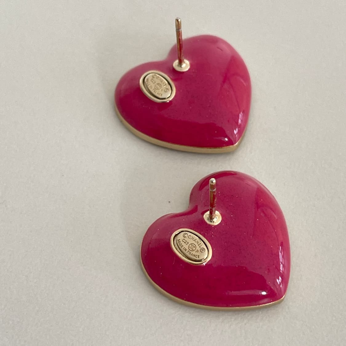샤넬 그라데이션 하트 귀걸이 상품이미지4