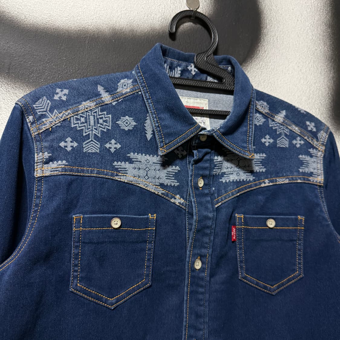 리바이스 오리지널 웨스턴 패턴 디테일 더블포켓 데님 셔츠 상품이미지3