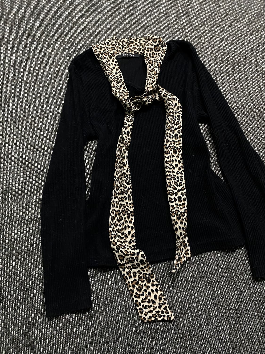 Leopard Detail Black Sleeve 상품이미지5