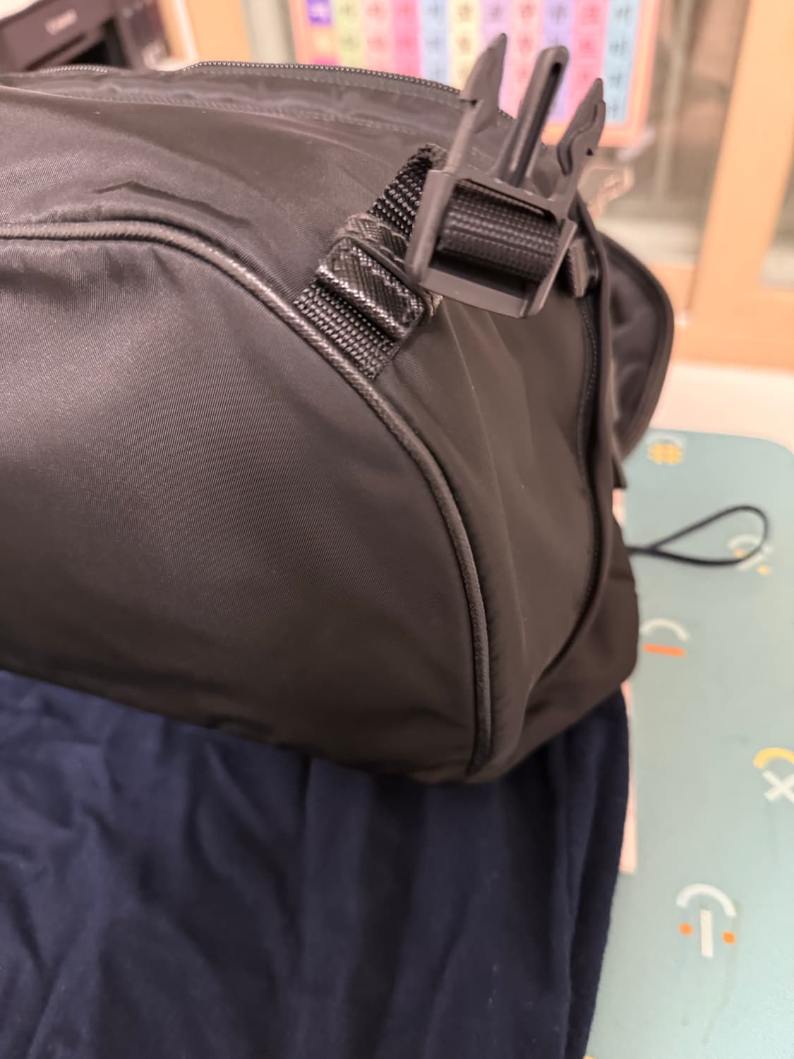 프라다 바이커백 라지 판매 상품이미지4