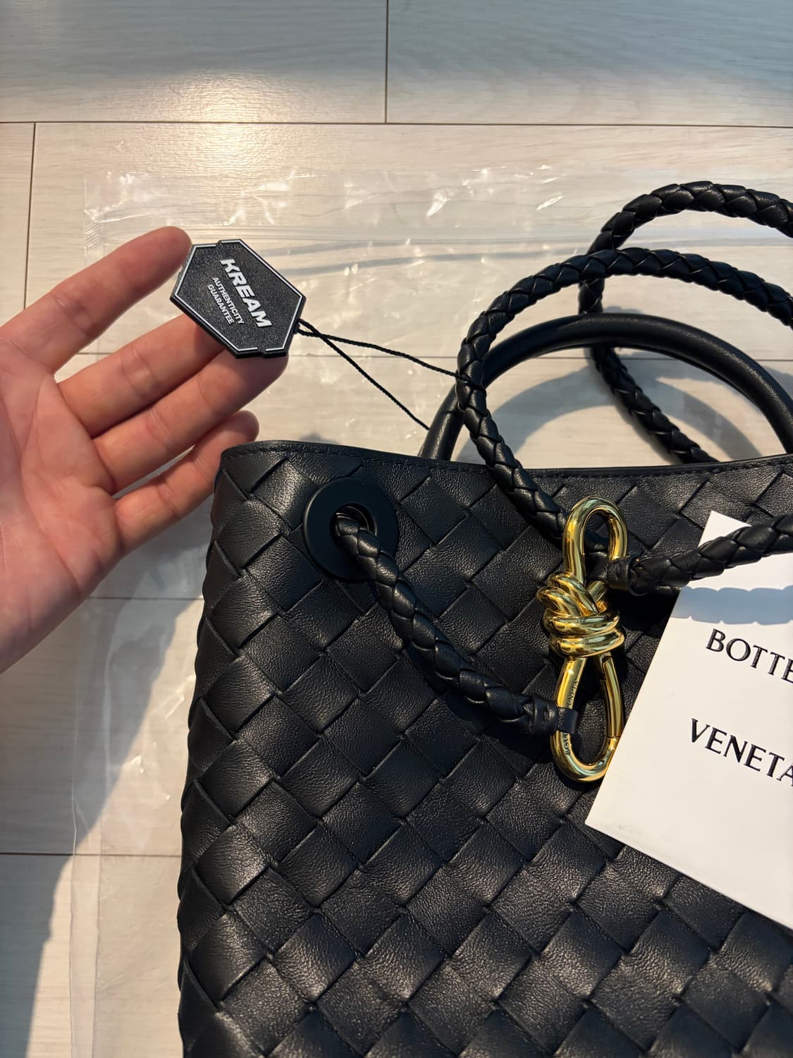 (새상품) 보테가베네타 안디아모 블랙 금장 스몰 팝니다 상품이미지4