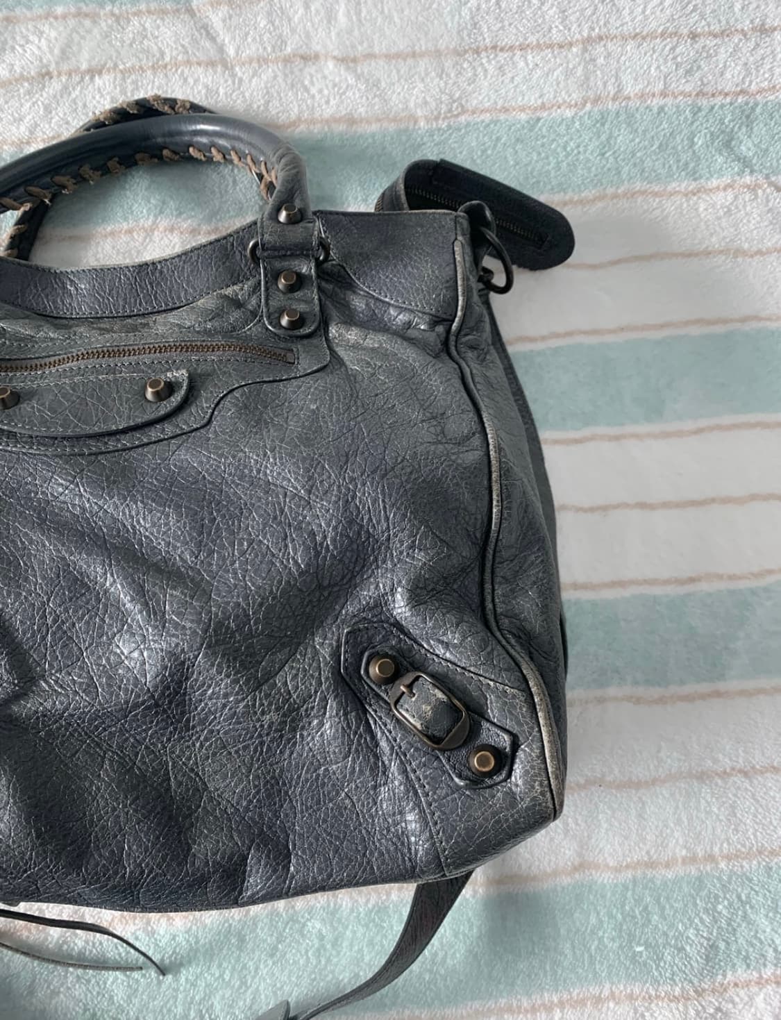 발렌시아가 클래식 시티 벨로백 볼케닉 락 상품이미지3