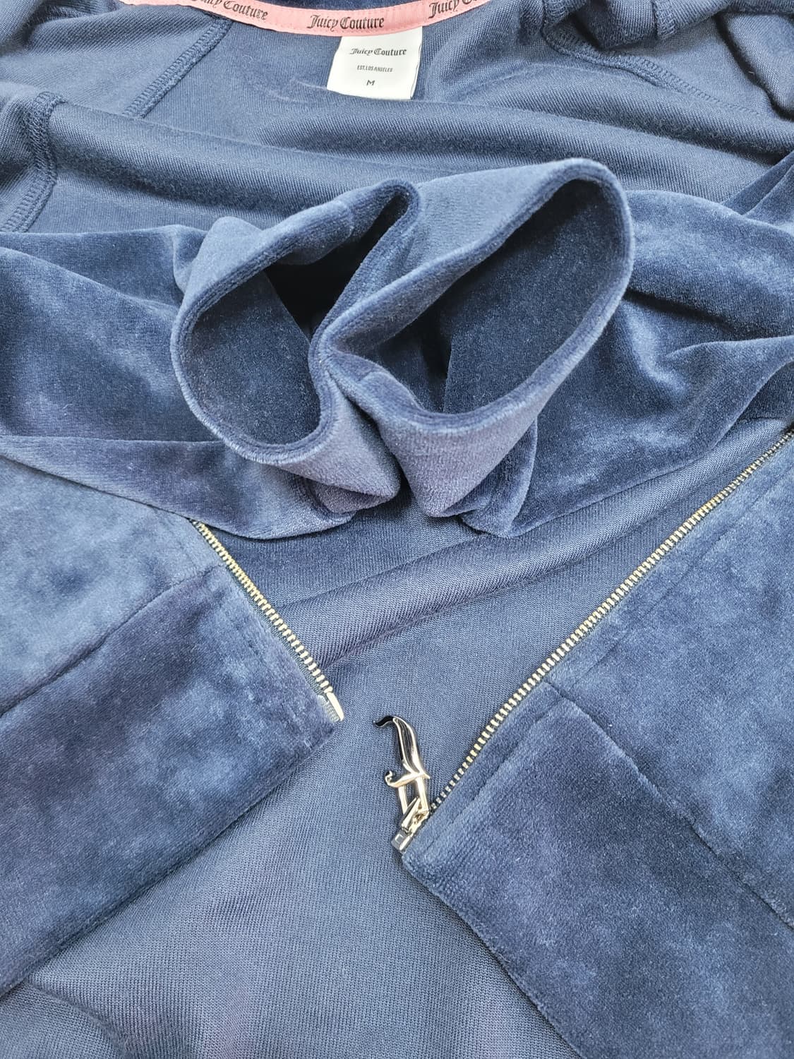 쥬시꾸띄르 23FW 큐빅 로고 벨벳 후드 집업 / 여 M 네이비
 상품이미지7