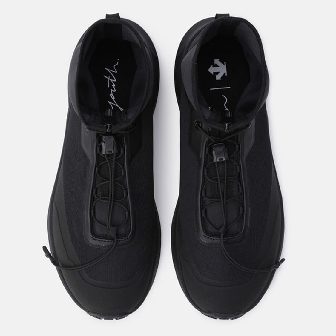 데상트 유스 시프트 트레일 블랙 판매합니다  상품이미지1