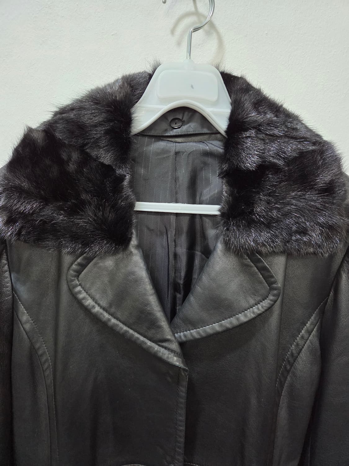 블랙 양가죽 롱코트  밍크퍼 카라 퍼 장식 상품이미지3