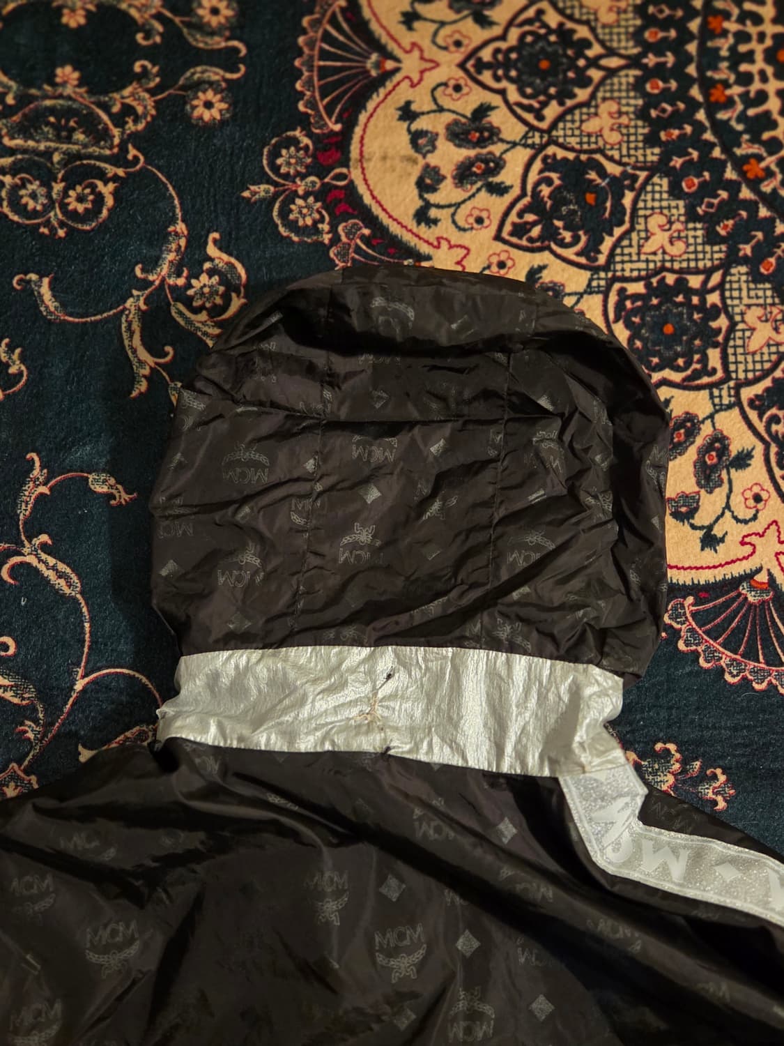 [MCM] 리버시블 바람막이 자켓 (블랙 패턴 / 실버 메탈릭) 상품이미지3