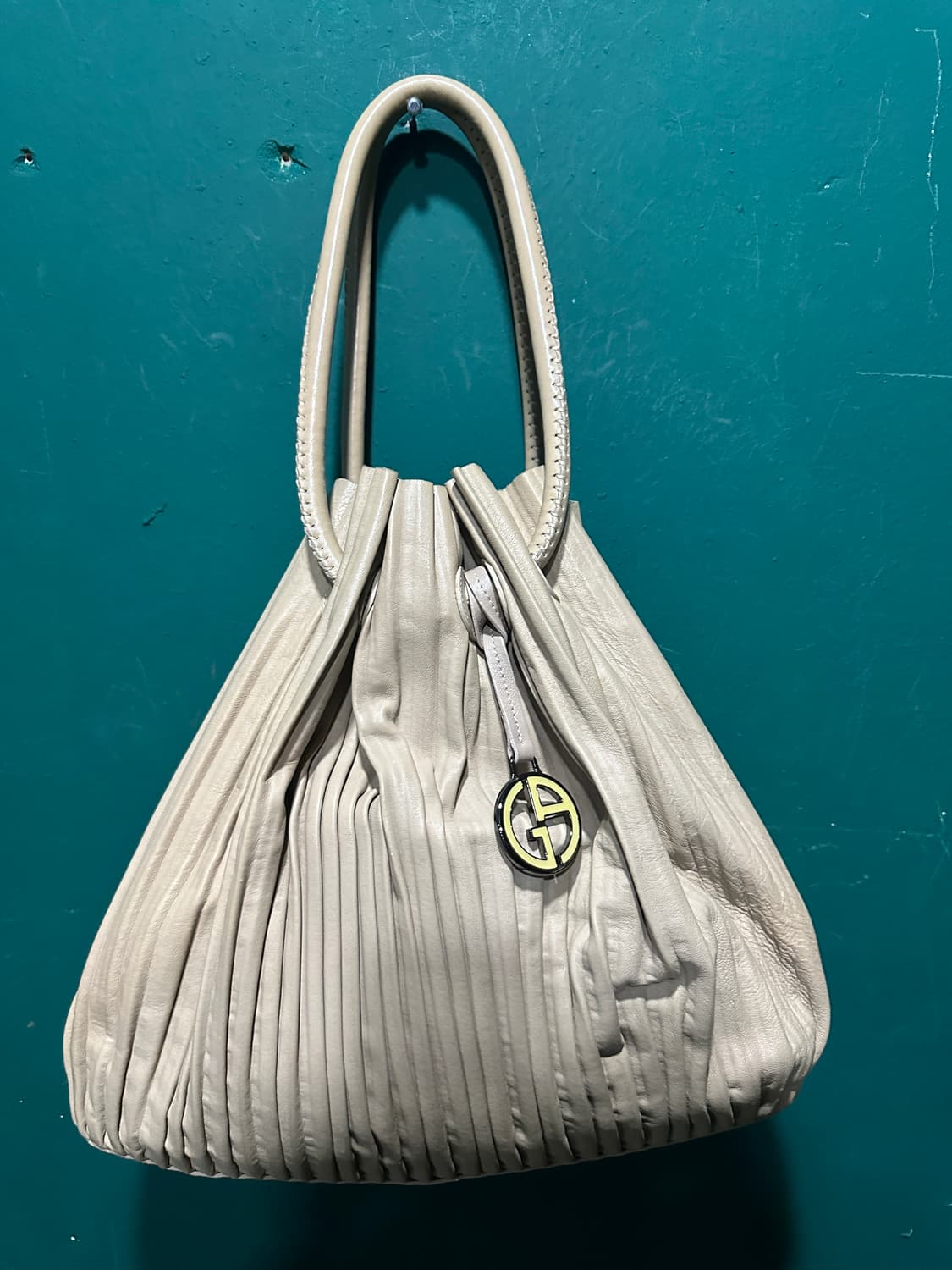 조르지오알마니 양가죽 플리츠 숄더백 상품이미지5