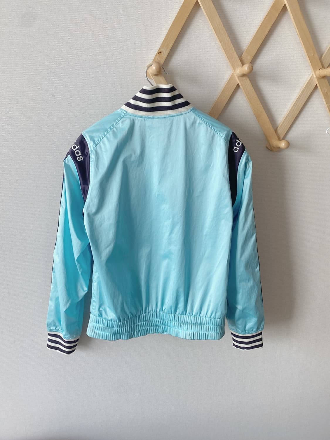 아디다스 재팬 민트 바람막이 상품이미지4