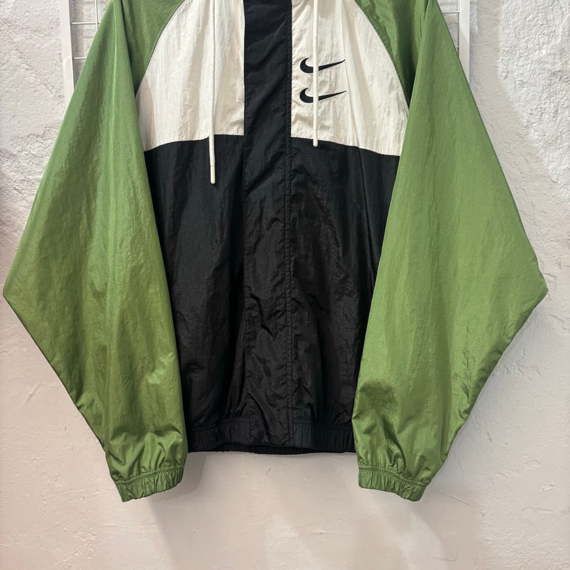 나이키 더블 스우시 카키 화이트 바람막이 자켓 XL 상품이미지4