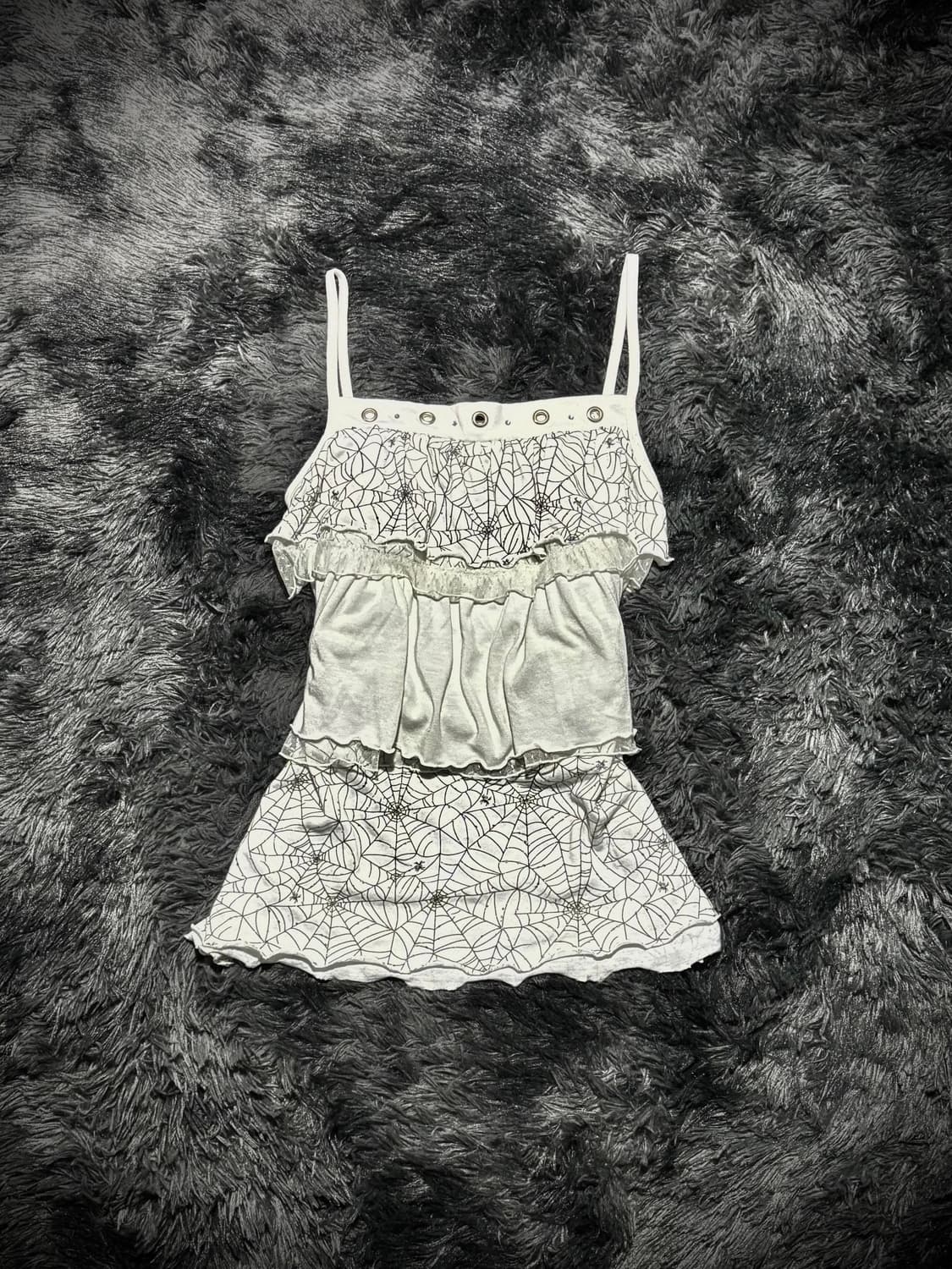 화이트 가슴 펀칭 거미줄패턴 캉캉 슬리브리스 상품이미지2