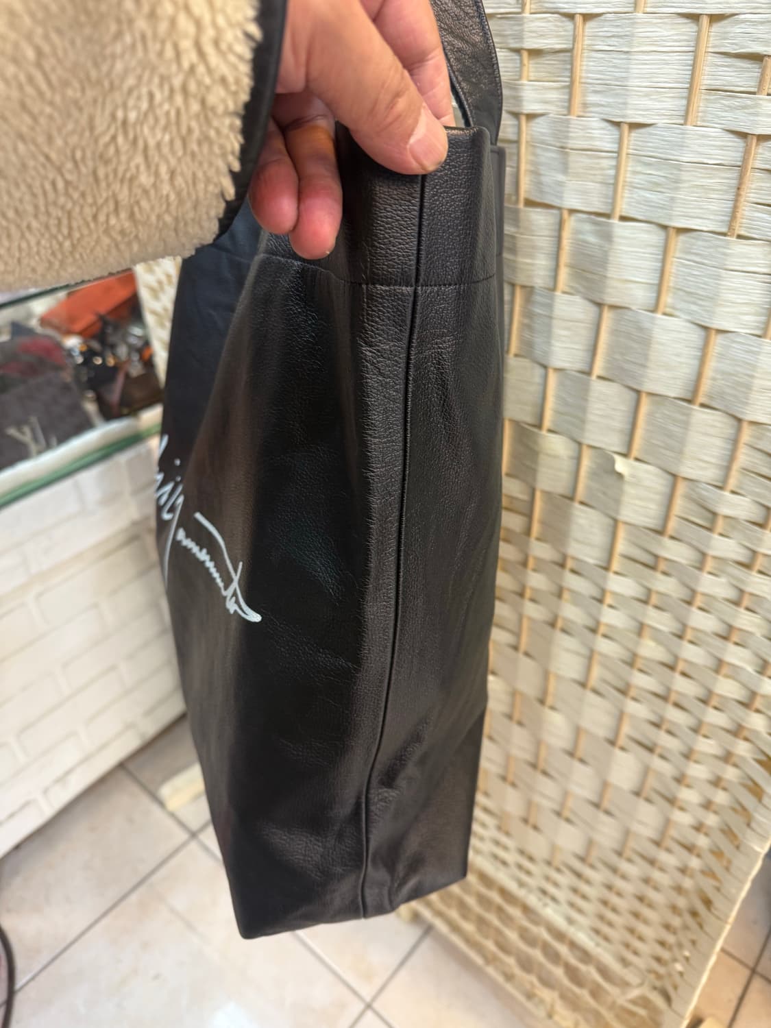 정품 요지야마모토 레더 쇼퍼백 팝니다 상품이미지2