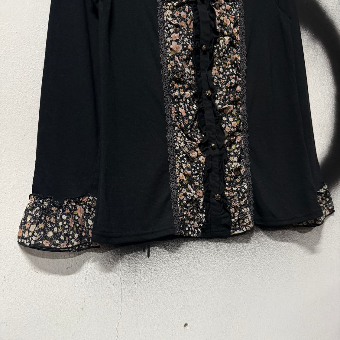 액시즈팜 블랙 모리 플로럴 레이스 롱슬리브 상품이미지4