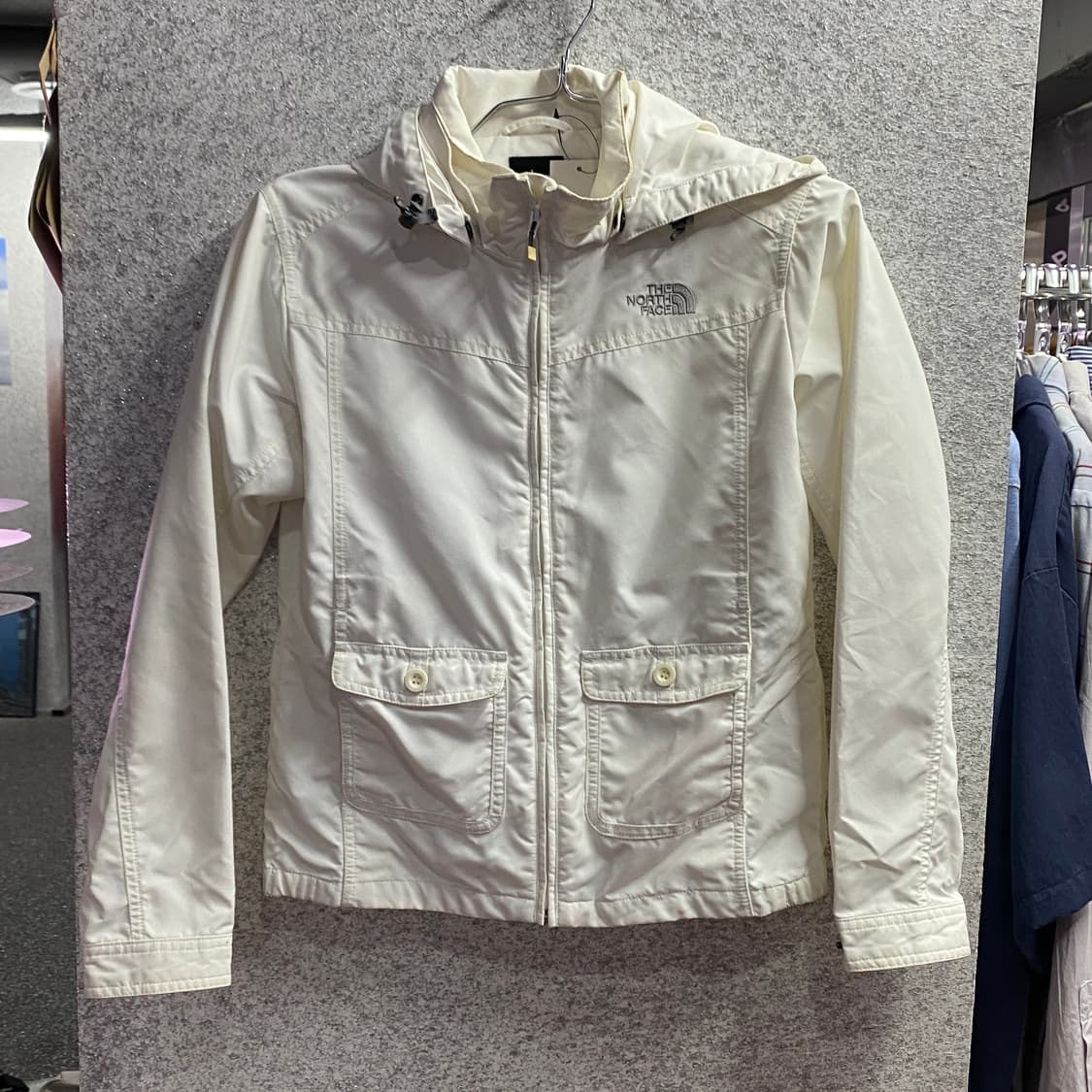 노스페이스 화이트 투포켓 후디 바람막이 B4179 상품이미지2