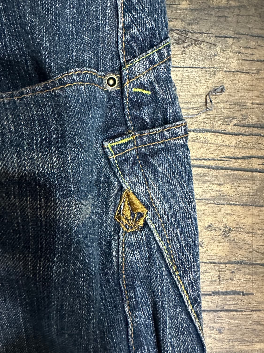 볼컴 VOLCOM Y2K 스톤로고 백스트랩 데님 팬츠 청바지32 상품이미지7