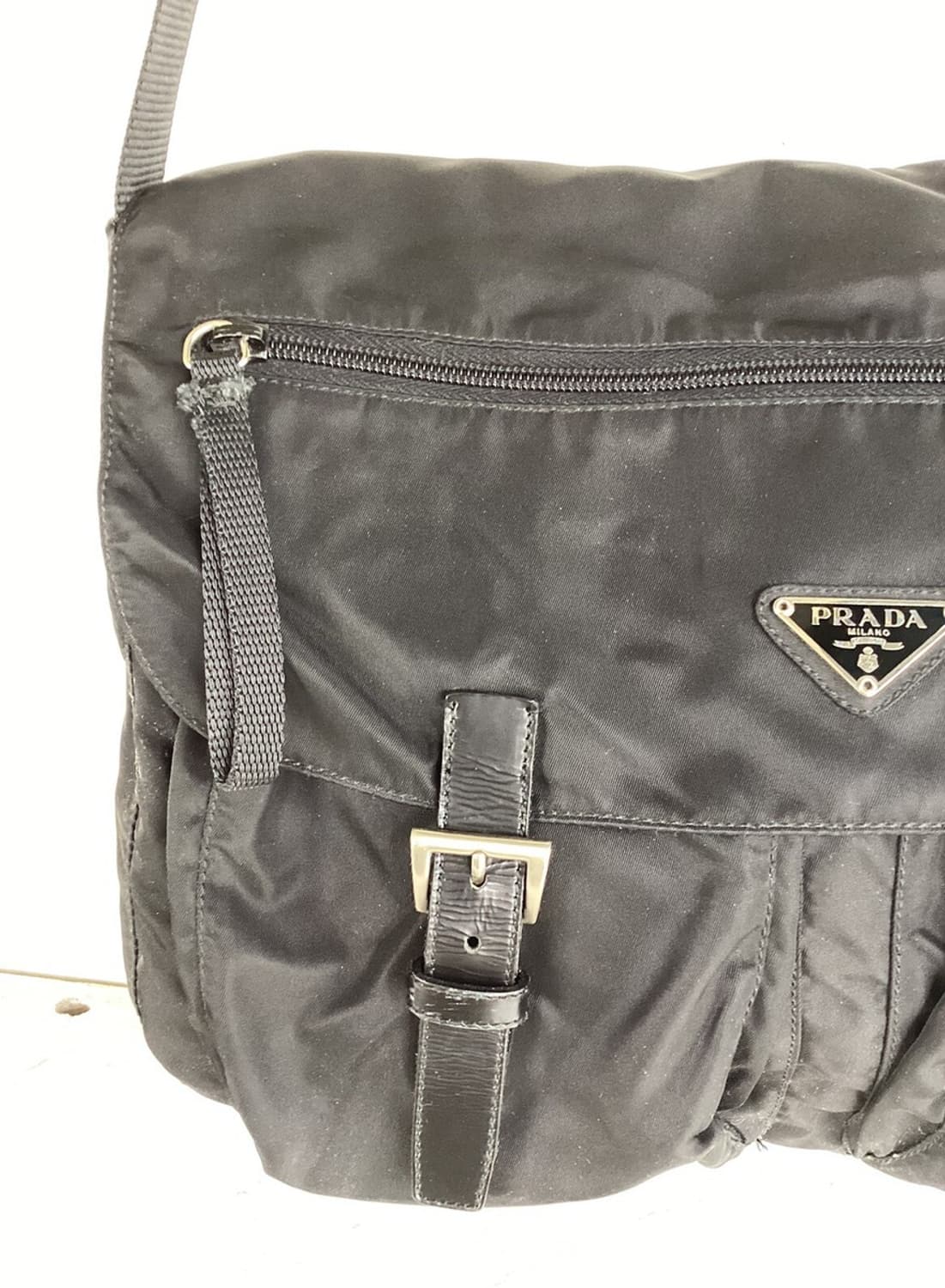프라다 나일론 삼각 로고 투버클 크로스백 상품이미지5