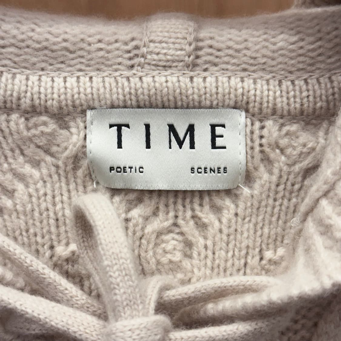 타임 케이블 니트 후드 리본 스트링 넥 디테일 크롭 연핑크 상품이미지7