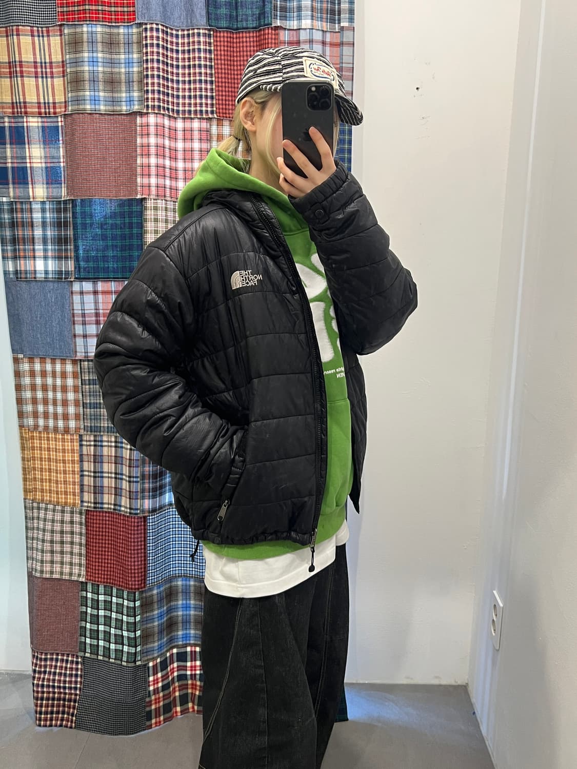 노스페이스 블랙 퀄팅 패딩 상품이미지2