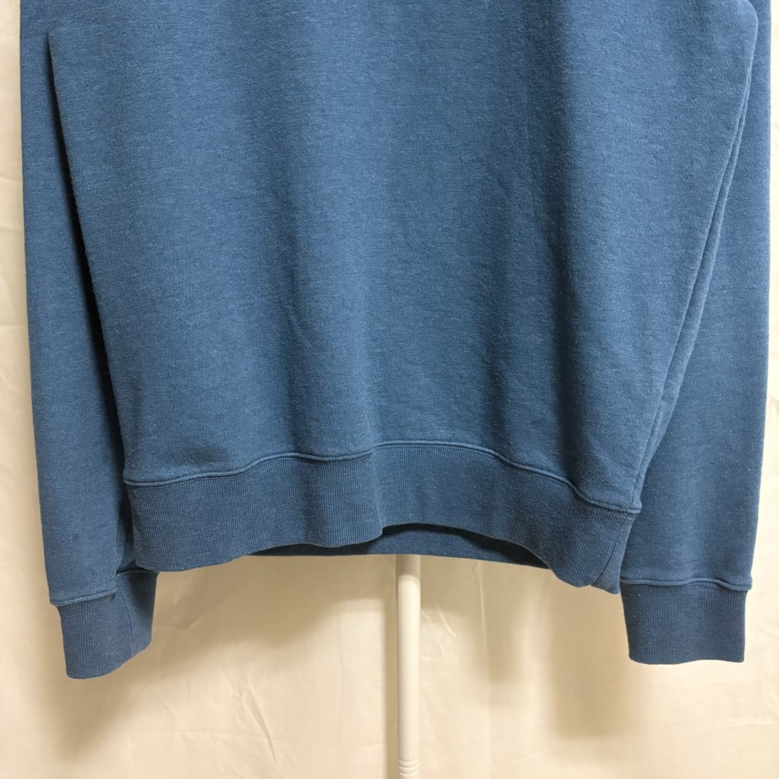 펜필드 40주년 아웃라인 로고 맨투맨 스웻셔츠 / 블루, M 상품이미지3