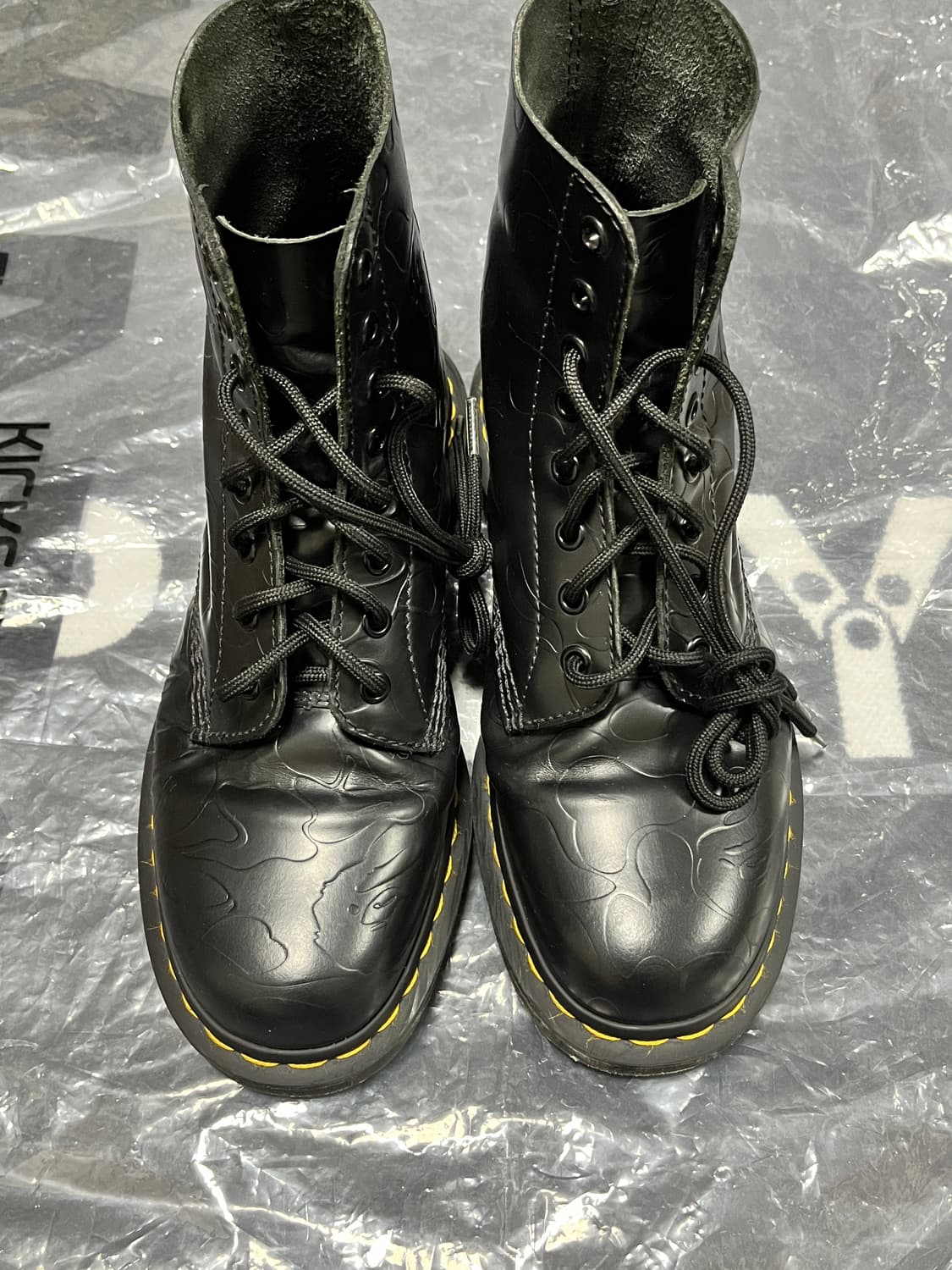 닥터마틴 베이프 콜라보 1460 파스칼 블랙 상품이미지2