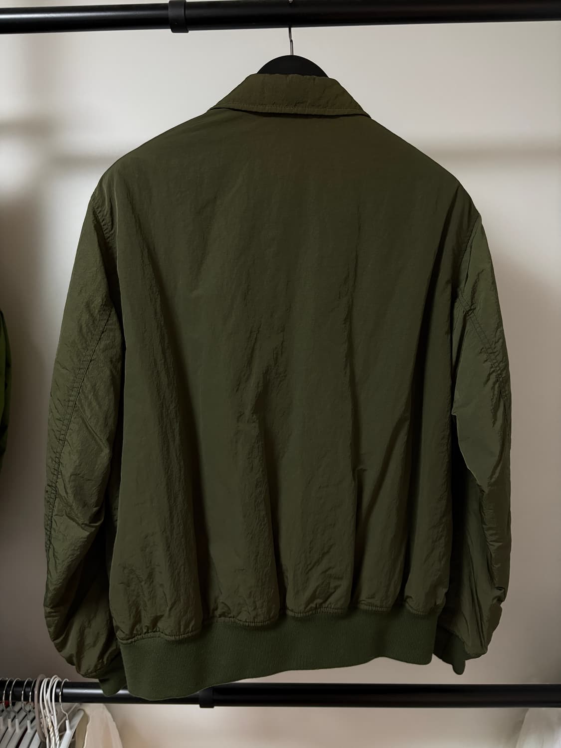 유니클로 jw앤더슨 패디드 숏 블루종 올리브 L 상품이미지2