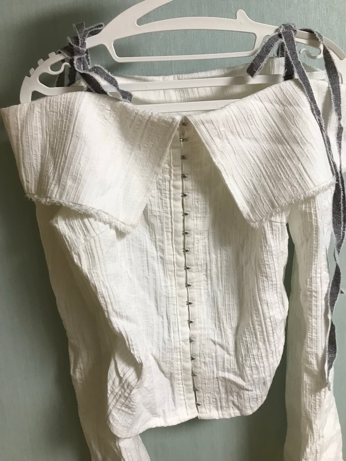 흰 오프숄더 블라우스 상품이미지1