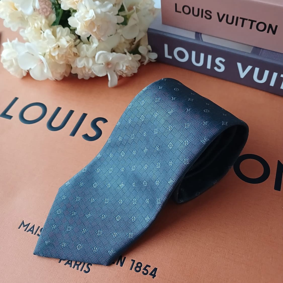 루이비통 실크 그레이 모노그램 넥타이 8.1cm A+등급 A19146 상품이미지2
