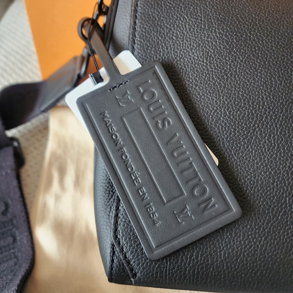 전시품급 루이비통 토뤼옹 에어로그램 메신저백 블랙 상품이미지3