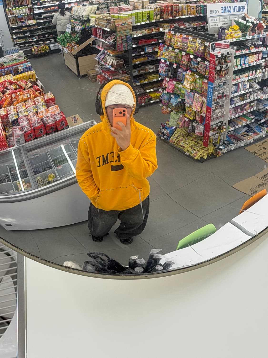 슈프림 18FW 스터디드 후드티 상품이미지2