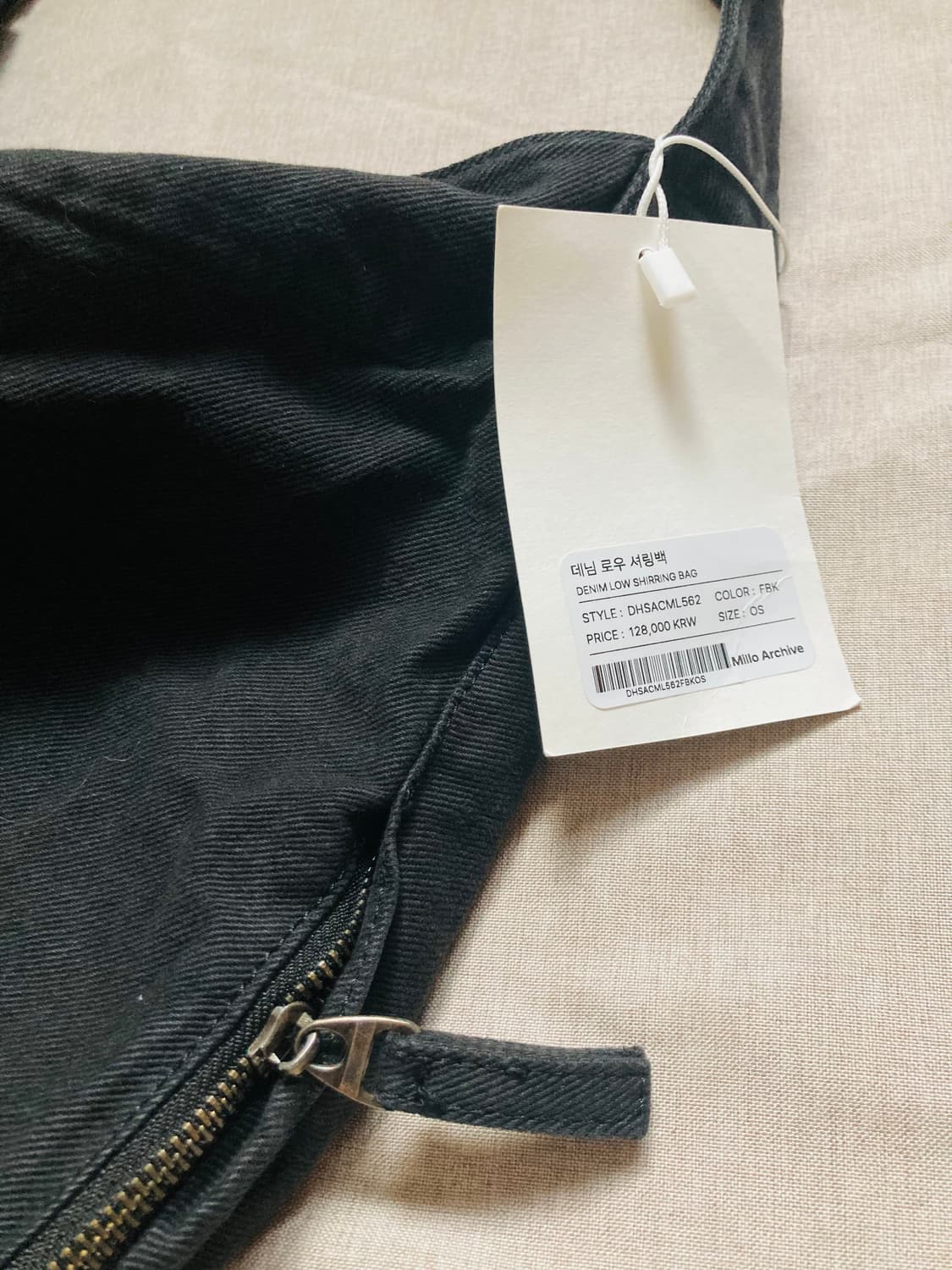밀로아카이브 데님 로우 셔링백 [페이드 블랙] 상품이미지6