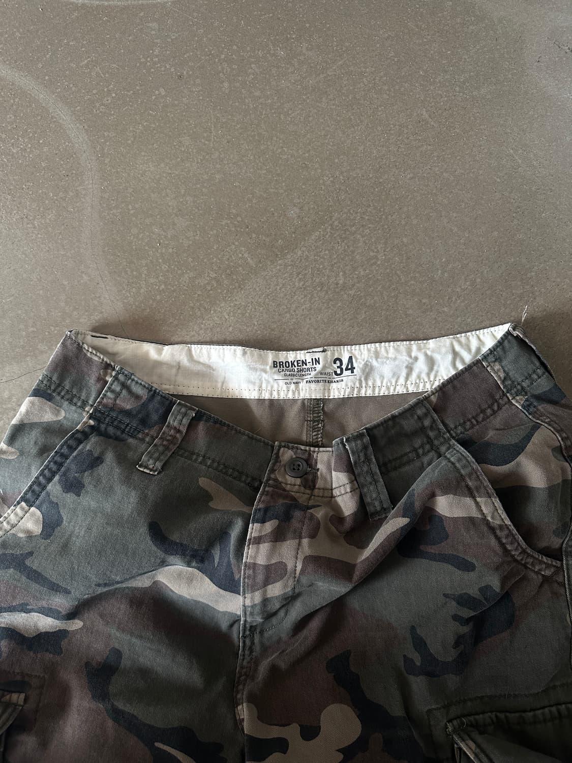 Old Navy Woodland Camo Cargo Shorts 상품이미지2
