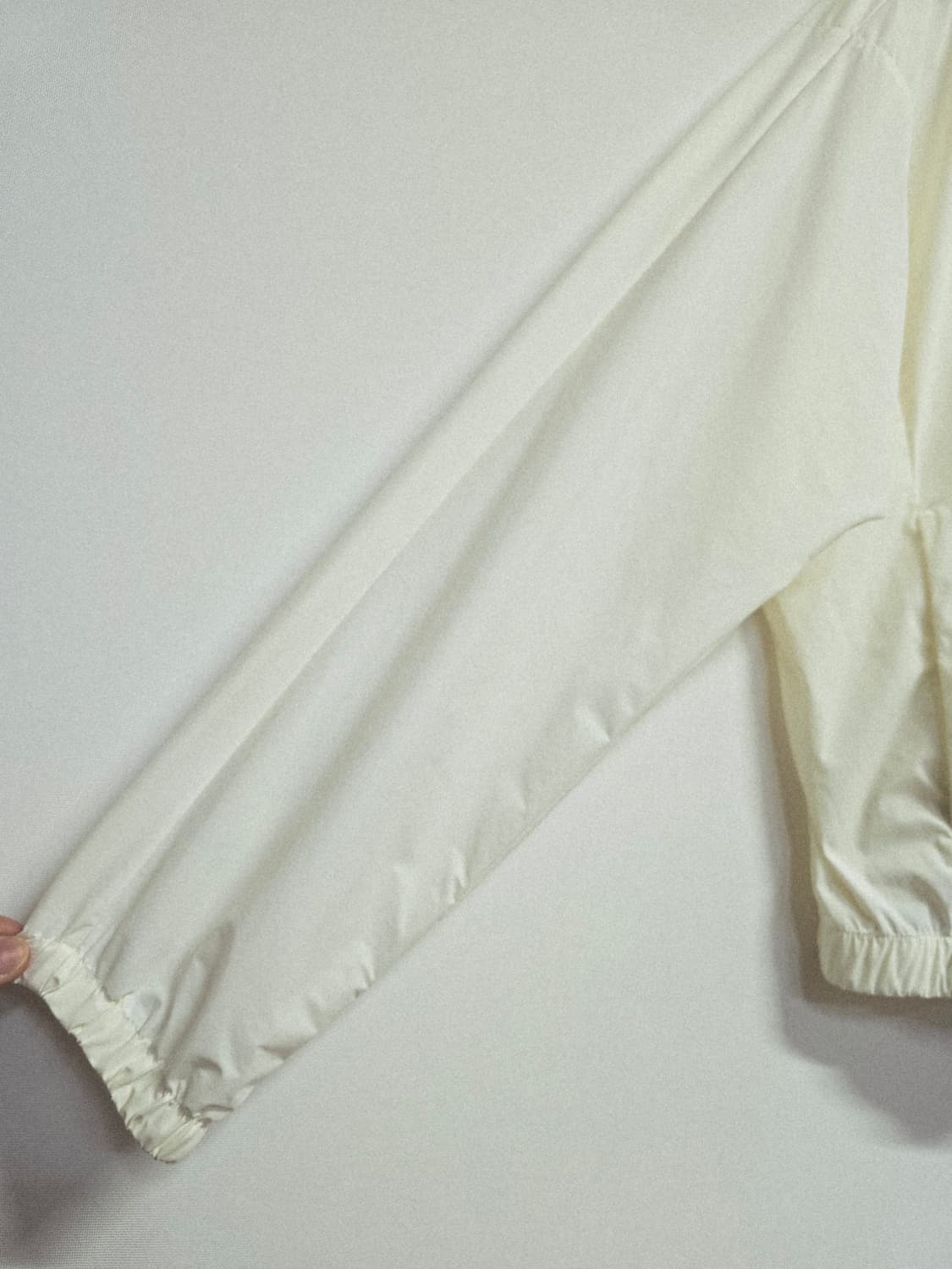 디스커버리 아이보리 크롭 바람막이95 상품이미지4